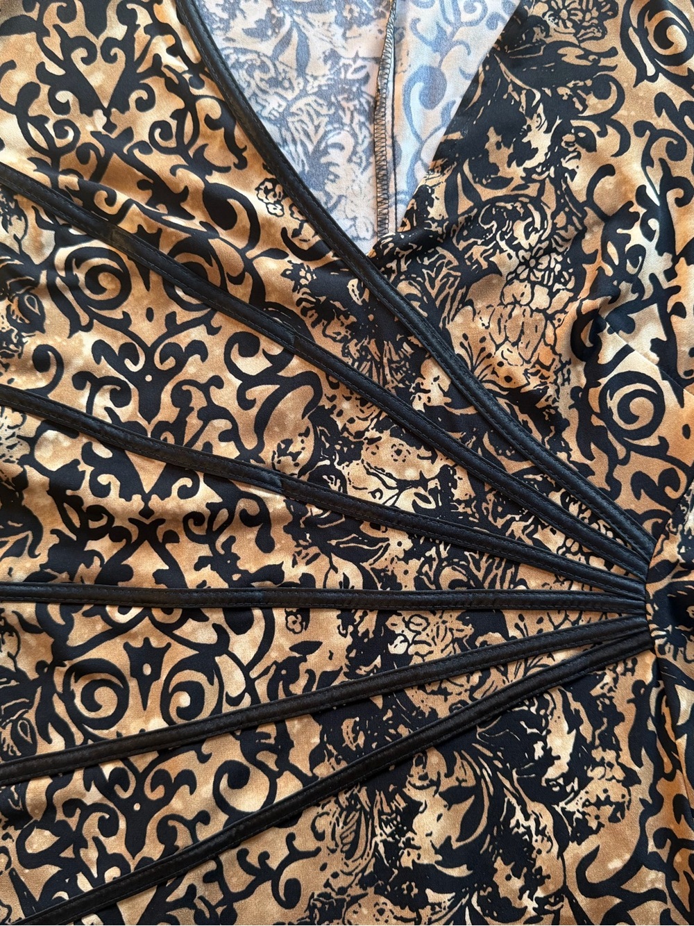 DressBarn Black Tan Baroque Scroll Print Faux Wrap Midi Dress Size 14 - Picture 9 of 9